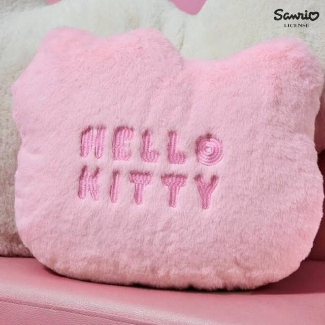 【SANRIO 三麗鷗】Hello Kitty凱蒂貓超柔絨毛薄抱枕靠墊靠枕玩偶沙發枕頭(女友女兒老婆生日情人聖誕交換禮物)