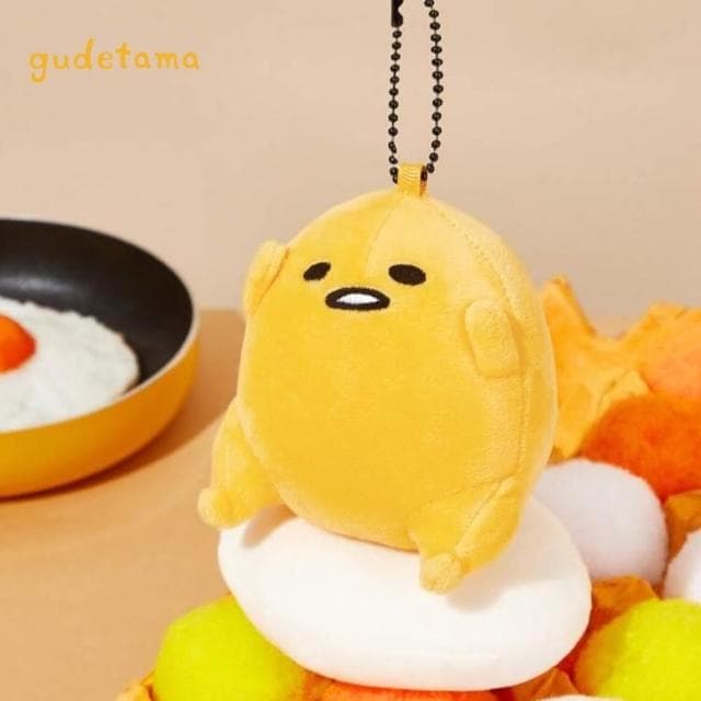 【SANRIO 三麗鷗】gudetama蛋黃哥卡通刺繡超可愛鑰匙圈毛絨玩偶吊飾(閨蜜女兒女友老婆生日聖誕交換禮物)