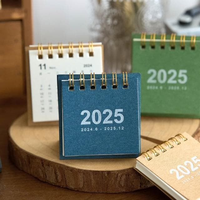【HELENA】2025迷你小桌曆 ins風擺件 家居裝飾 辦公室療癒小物 禮物 可愛月曆 大學生 聖誕節 生活用品 D58