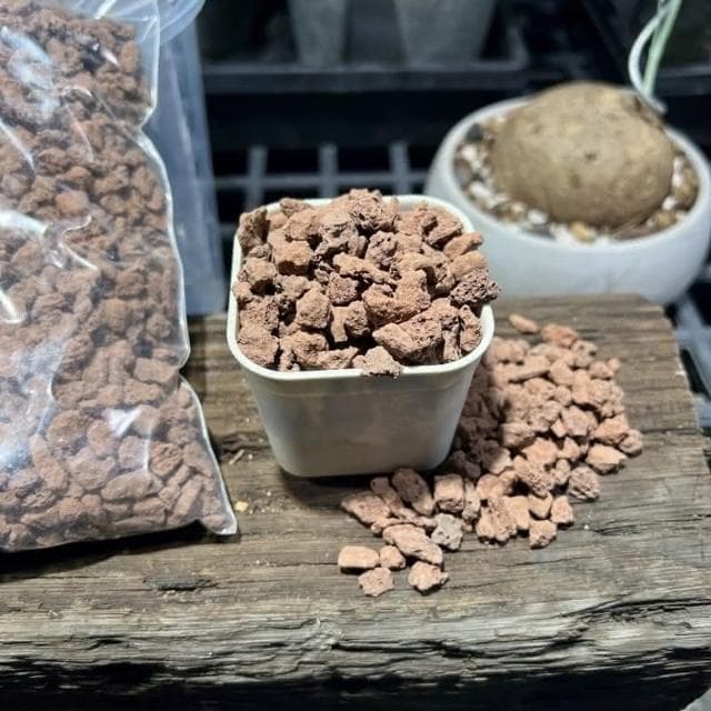 《斑啾植選》火山石｜黑｜紅｜1公升裝｜鋪面｜排水性｜混合土壤｜酸鹼值｜觀葉植物｜多肉｜盆栽｜介質