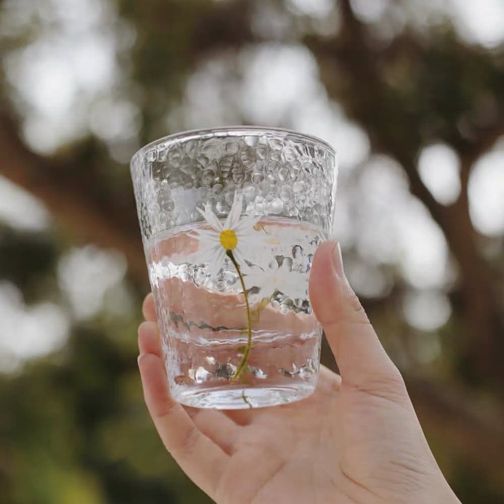 【MYUMYU 沐慕家居】手繪小雛菊圓形 玻璃杯水杯 情侶杯 果汁杯 餐廳杯子 小花朵玻璃杯