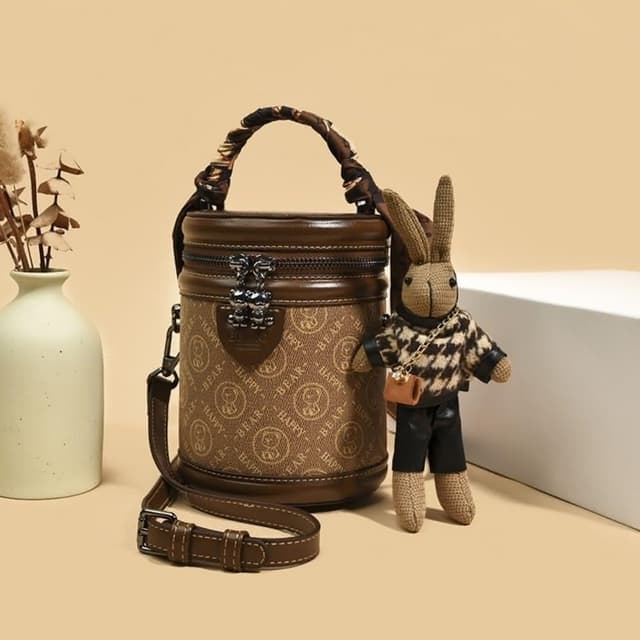【巴黎精品】情人節禮物 現貨+預購 側背包皮革肩背包托特包帆布包波士頓包隨身女包包-手提水桶小熊印花a1ev43