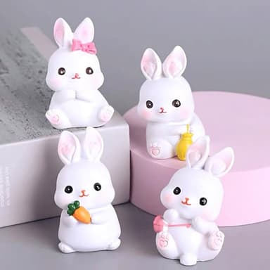 【PiNYU 品柚生活傢飾館】4件組。萌萌小兔(迷你兔子辦公室桌面裝飾小車內飾用品可愛擺件裝飾交換禮物)