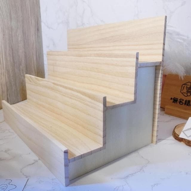 無名精選木質階梯展示架 B小(免組裝 公仔、明信片、保養品、飾品展示台)