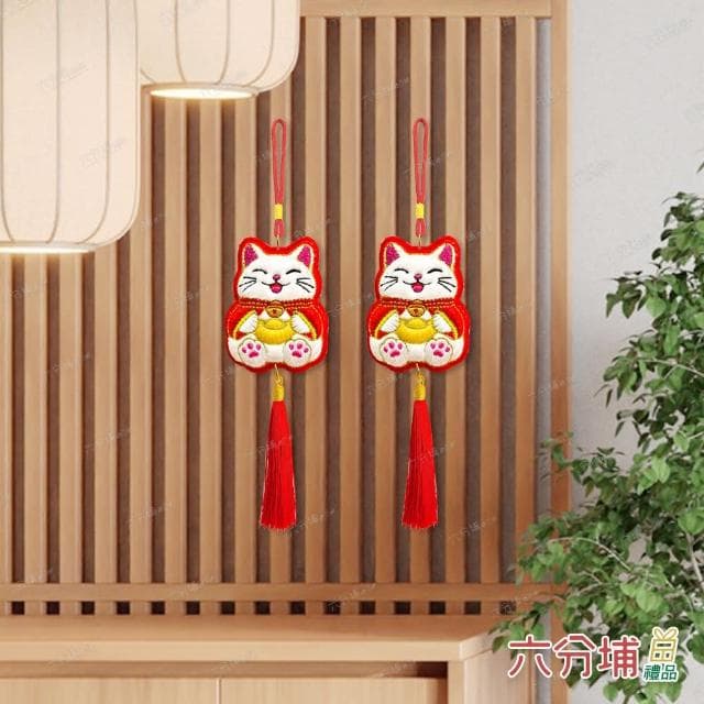 【六分埔禮品】立體刺繡白招財貓吊飾-單入(春節擺飾過年新年快樂蛇年居家配件裝飾春節小物招財貓金元寶)