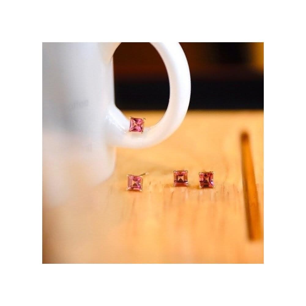 【WhiteKuo】WhiteKuo18K金天然粉碧璽簡約四爪耳飾