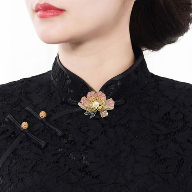 【KEDDY】金屬別針-造型胸針-鋯石-旗袍配件-新年胸針-花開富貴-牡丹花-胸針-別針-珍珠配飾-優雅-送長輩-紀念日禮物