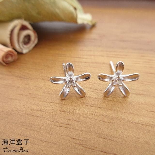 【海洋盒子】春日氛圍鑲鑽鋯石立體小花925純銀耳環.貼耳耳環