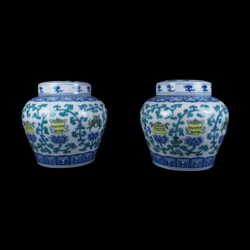 《博古珍藏》鬥彩斗彩纏枝蕃蓮花托八吉祥紋罐一對 老件瓷器 博物館級文物