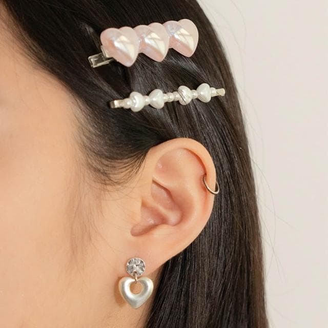 【Queenshop】QUEENSHOP_ S 女裝 正韓 鏤空愛心吊墜耳針式耳環 現+預 07030933