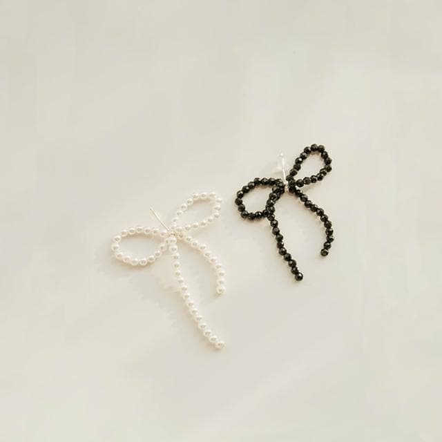 【Queenshop】QUEENSHOP_ S 女裝 正韓 925銀針蝴蝶結珍珠耳針式耳環 兩色售 現+預 07030936