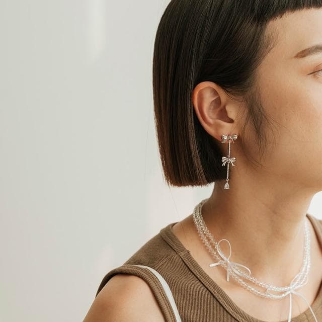 【Queenshop】QUEENSHOP_ S 女裝 正韓 雙層蝴蝶結垂墜水鑽耳環 現+預 07030948