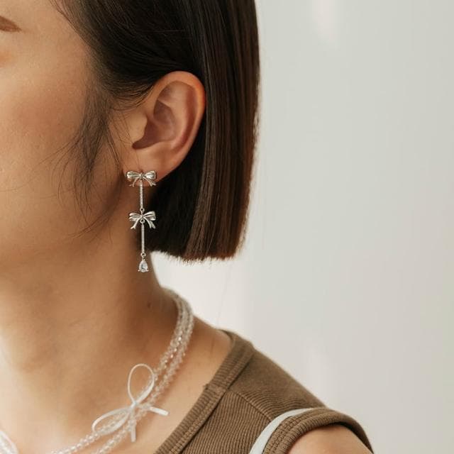 【Queenshop】QUEENSHOP_ S 女裝 正韓 雙層蝴蝶結垂墜水鑽耳環 現+預 07030948
