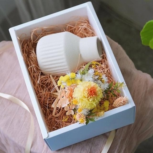 GOODLILY flower 柔粉紫康乃馨永生花束瓶禮盒(母親節禮物 索拉花 乾燥花 永生花)
