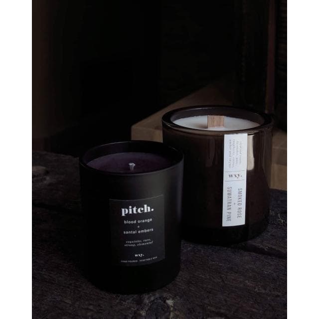 英國 wxy 經典黑蠟燭-pitch. 血橙 & 檀香木/200g