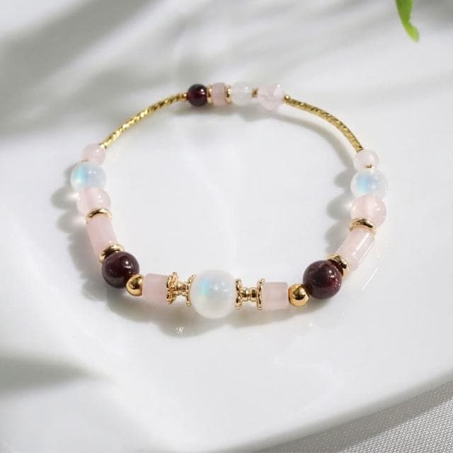 【月色真美】願望之月 l 月光石石榴石粉晶手鍊(A01 精緻包裝送禮方便 嚴選天然水晶 鑑定師把關)