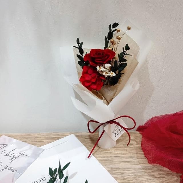 【KIRA與花花藝】花晨月夕/永生花小花束-艷麗紅(情人節花束/畢業花束/生日禮物/七夕情人節/永生花/乾燥花/玫瑰)