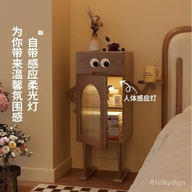 免運 創意木質家具 喬遷禮物 冬木機器人床頭櫃帶燈全實木邊幾側邊櫃客廳電視置物櫃創意床頭櫃 大眼睛叉腰床頭櫃 木邊幾