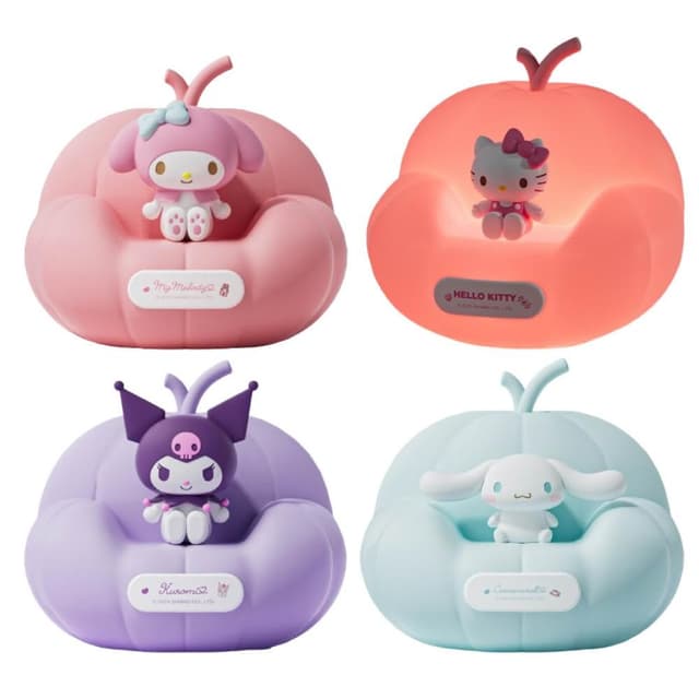 【SANRIO 三麗鷗】硅膠沙發拍拍小夜燈  (床頭小夜燈 3D立體造型 可調光定時 護眼柔光  一拍即亮拍拍燈 庫洛米 大耳狗 美樂蒂 解壓 手辦 公仔 擺件 玩具 兒童夜燈 送禮 生日禮物 床頭燈 拍拍燈 交換禮物 聖誕禮物)