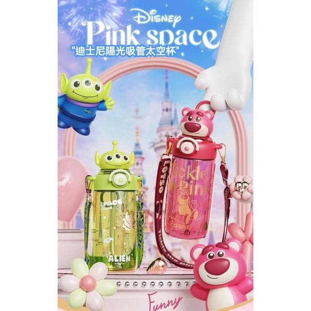 【Disney 迪士尼】陽光吸管太空杯 650ml ( 正版授權 運動水壺 兒童水壺 大容量水瓶 隨身水壺 隨身杯 母嬰Tritan材質 三眼怪 草莓熊 水杯 茶杯 保溫 保溫杯 送禮 生日禮物 交換禮物 聖誕禮物)65#2