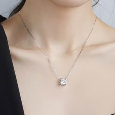 【EMMA SUE】項鍊 飾品 鑽石項鍊 莫桑鑽 生日禮物 s925銀 一克拉 銀飾 純銀項鍊 項鍊女 吊墜 女生項鍊 高級感 鑽石