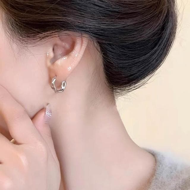 【EMMA SUE】耳環 素面耳環 高級 氣質 百搭 百搭 耳飾 抗敏感 銀針 耳扣 飾品 女生耳環 純銀耳環 S925 不規則耳環