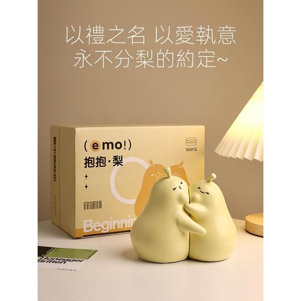 抱抱梨景德鎮陶瓷擺件可愛裝飾品客廳送男女生喬遷生日禮物
