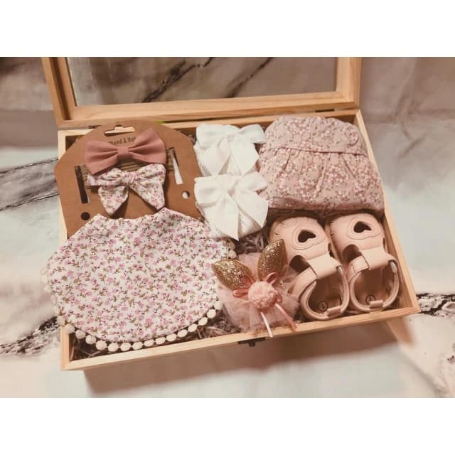 女寶寶禮盒 粉碎花·彌月禮盒·滿月禮·嬰兒禮盒·新生兒禮盒·滿月送禮·彌月禮·寶寶禮盒·女寶禮物·週歲禮