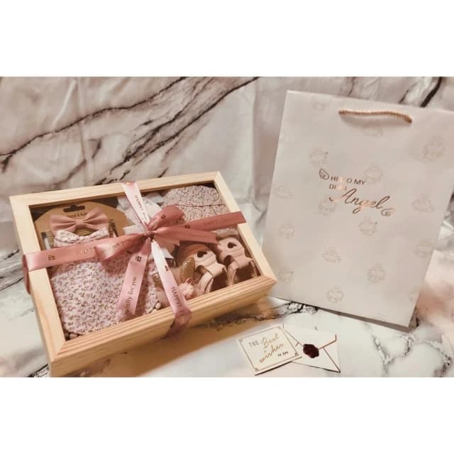 女寶寶禮盒 粉碎花·彌月禮盒·滿月禮·嬰兒禮盒·新生兒禮盒·滿月送禮·彌月禮·寶寶禮盒·女寶禮物·週歲禮
