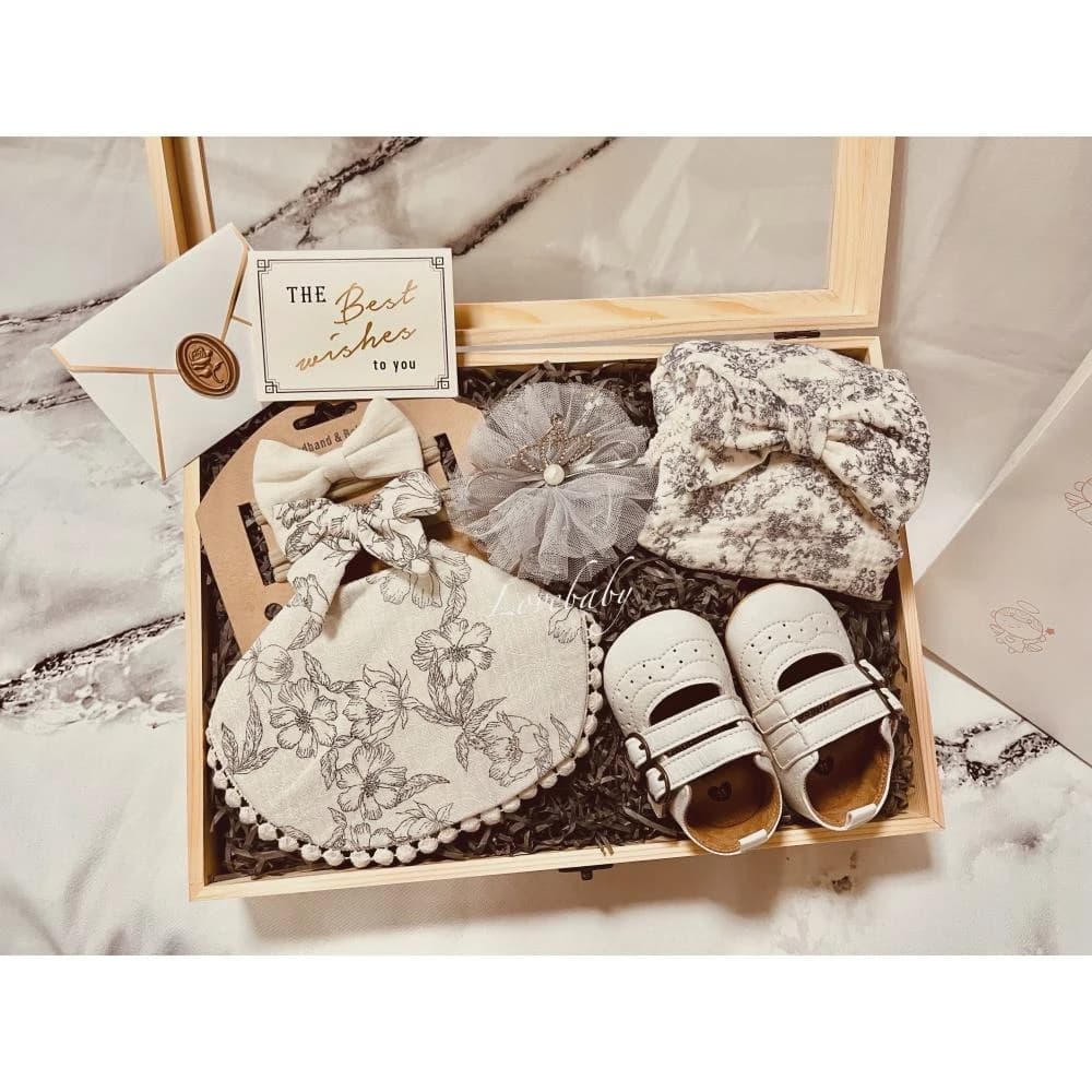 女寶寶禮盒 藍碎花·彌月禮盒·滿月禮·嬰兒禮盒·新生兒禮盒·滿月送禮·彌月禮·寶寶禮盒·寶寶禮物·週歲禮物