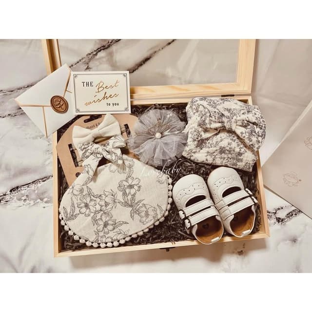 女寶寶禮盒 藍碎花·彌月禮盒·滿月禮·嬰兒禮盒·新生兒禮盒·滿月送禮·彌月禮·寶寶禮盒·寶寶禮物·週歲禮物