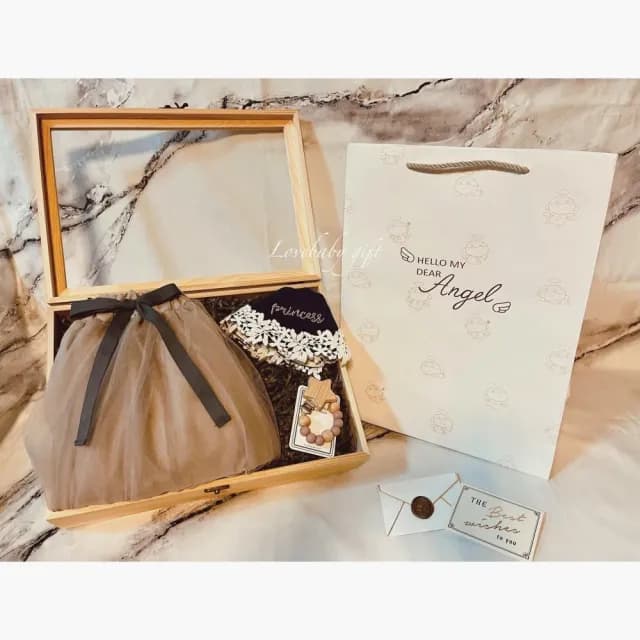 女寶寶禮盒 洋裝系列．質感低調灰(無鞋版本)～彌月禮盒·滿月禮·嬰兒禮盒·新生兒禮盒·滿月禮盒·彌月禮·寶寶禮盒·女寶禮物