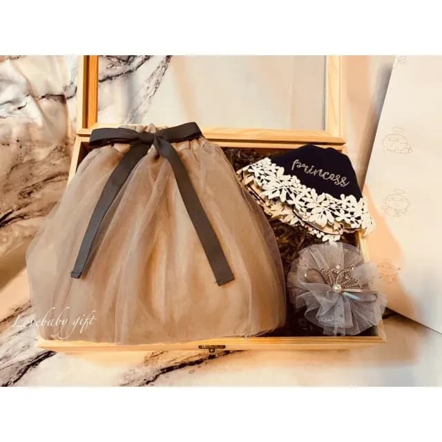 女寶寶禮盒 洋裝系列．質感低調灰(無鞋版本)～彌月禮盒·滿月禮·嬰兒禮盒·新生兒禮盒·滿月禮盒·彌月禮·寶寶禮盒·女寶禮物