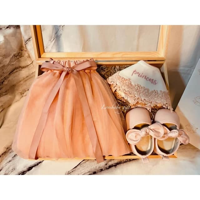 女寶寶禮盒 洋裝系列．夢幻粉橘紗裙～彌月禮盒·滿月禮·嬰兒禮盒·新生兒禮盒·滿月禮盒·彌月禮·寶寶禮盒·女寶禮物