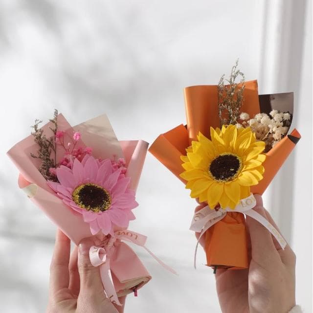康乃馨祝福小花束 (小捧花 花束 仿真花 永生花 禮物花束 情人節 畢業季 母親節)