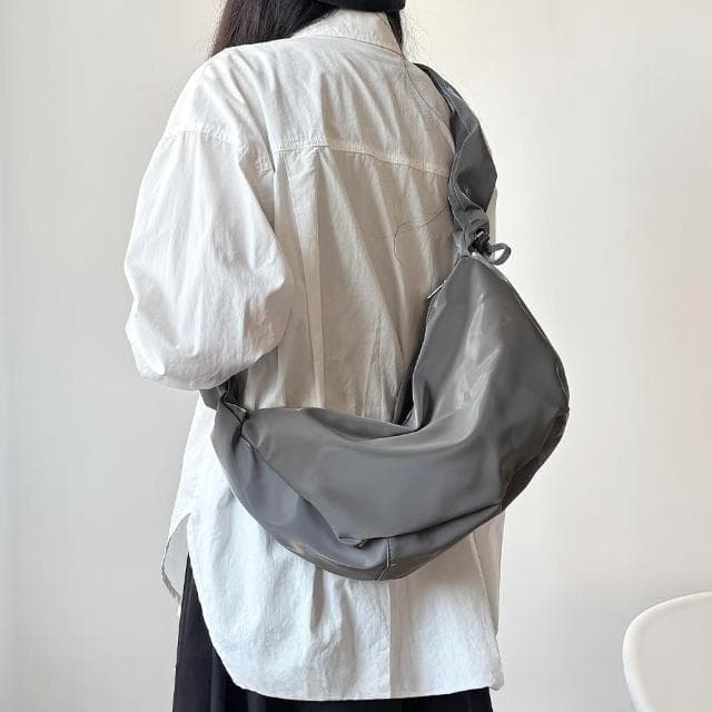 【LEESA】女生包包\水餃包\大容量包包\尼龍包\軟包\生日禮物\通勤包\腋下包\雲朵包\側背包\斜背包\單肩包\休閒包