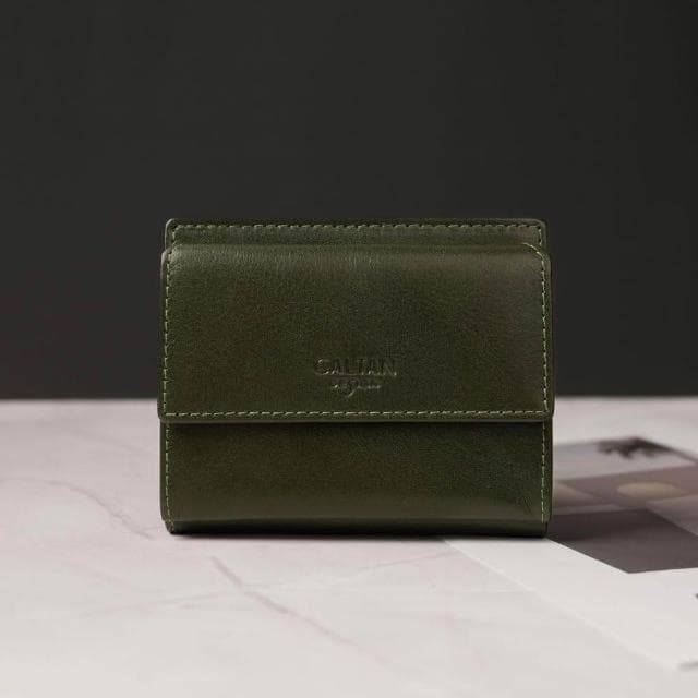 CALTAN DESIGN | 溫情扣式對摺真皮短夾 075270 五色(真皮 中夾  皮夾 錢包 招財 母錢包)