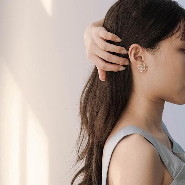 【Queenshop】QUEENSHOP_ S 女裝 正韓 串珠花朵設計耳針式耳環 三色售 現+預 07030931