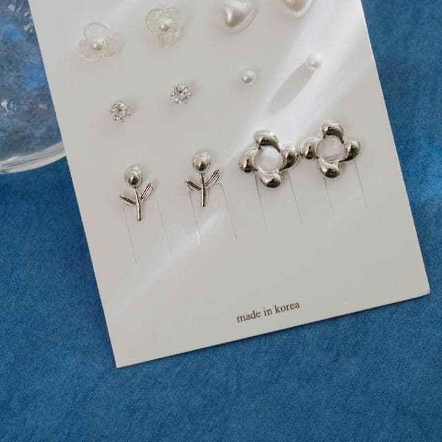【Queenshop】QUEENSHOP_ S 女裝 正韓 925純銀花園珍珠水鑽耳環組 現+預 07030967