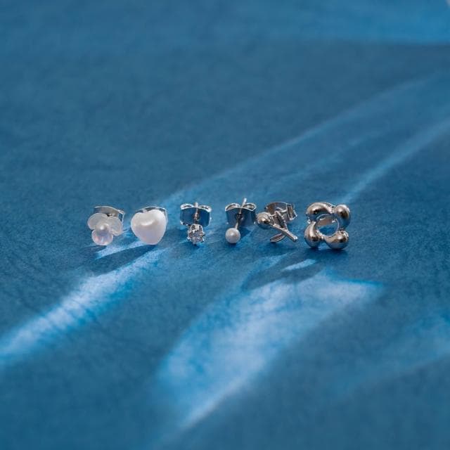 【Queenshop】QUEENSHOP_ S 女裝 正韓 925純銀花園珍珠水鑽耳環組 現+預 07030967