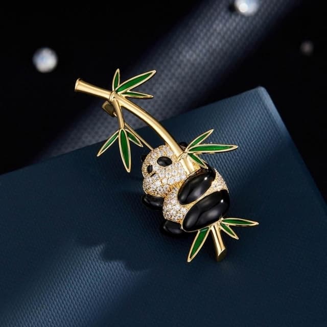 【米蘭精品】情人節禮物 現貨+預購 女西裝高級胸針裝飾別針領針襯衫防走光釦首飾(平安竹可愛熊貓女配件74lm46)