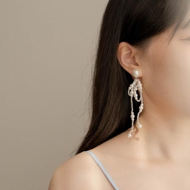 【Queenshop】QUEENSHOP_ S 正韓 珍珠串蝴蝶結耳針式耳環 現+預 07030947