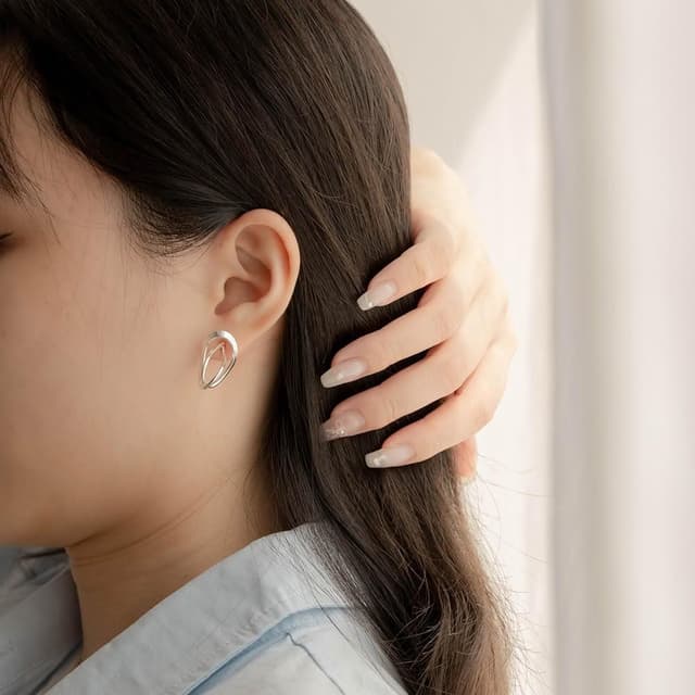 【Queenshop】QUEENSHOP_ S 正韓 幾何弧線設計耳針式耳環 現+預 07030951