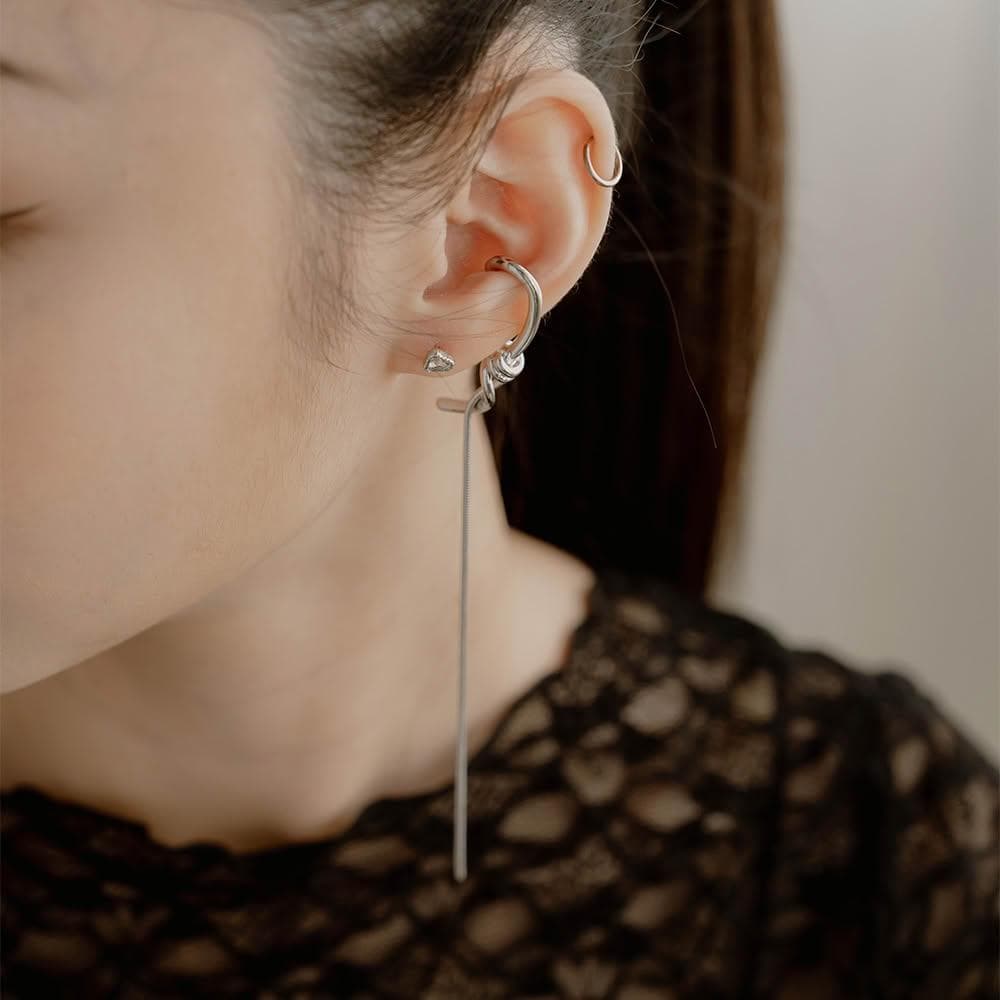 【Queenshop】QUEENSHOP_ S 女裝 正韓 不規則扭結垂墜設計耳扣式耳環 現+預 07030958