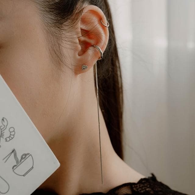 【Queenshop】QUEENSHOP_ S 女裝 正韓 垂墜設計C型耳扣式耳環 現+預 07030960