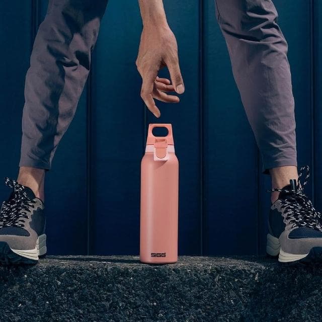 【SIGG】彈蓋輕量保溫瓶 550ml (5色任選;保溫杯/水瓶/輕量水瓶/彈蓋水壺)