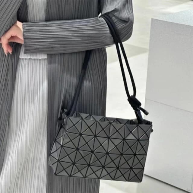 【LEEHER】女生包包/斜背包/生日禮物女生/豆腐包包/包包女/女生包包/菱格包包/側背包/斜背包女/小眾包包