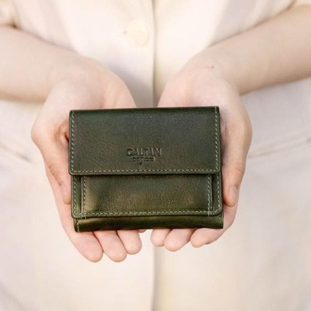 CALTAN DESIGN | 小文藝扣式真皮短夾 075055 五色(真皮 中夾 皮夾 錢包)