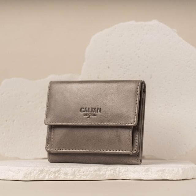 CALTAN DESIGN | 小文藝扣式真皮短夾 075055 五色(真皮 中夾 皮夾 錢包)