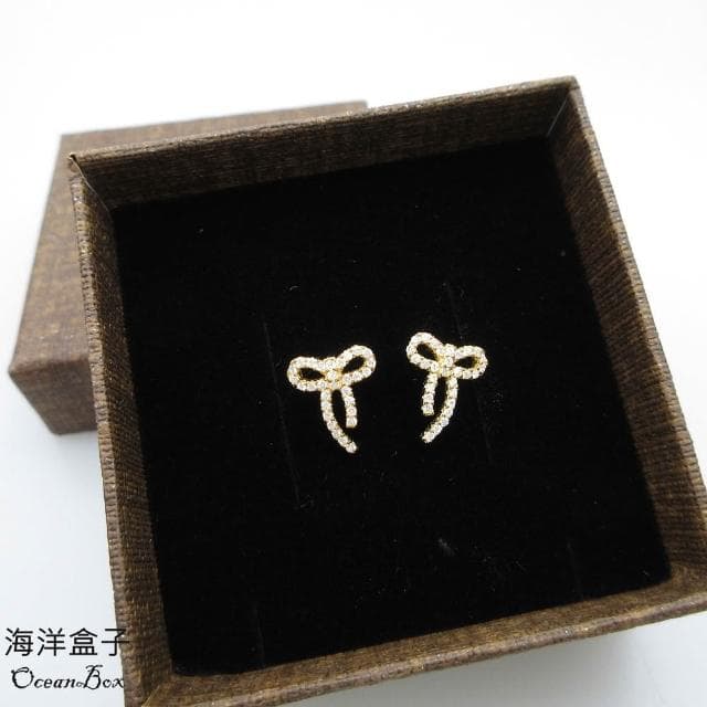 【海洋盒子】絕美滿鑽鋯石蝴蝶結緞帶針式925純銀金色耳環.鍍金貼耳耳環